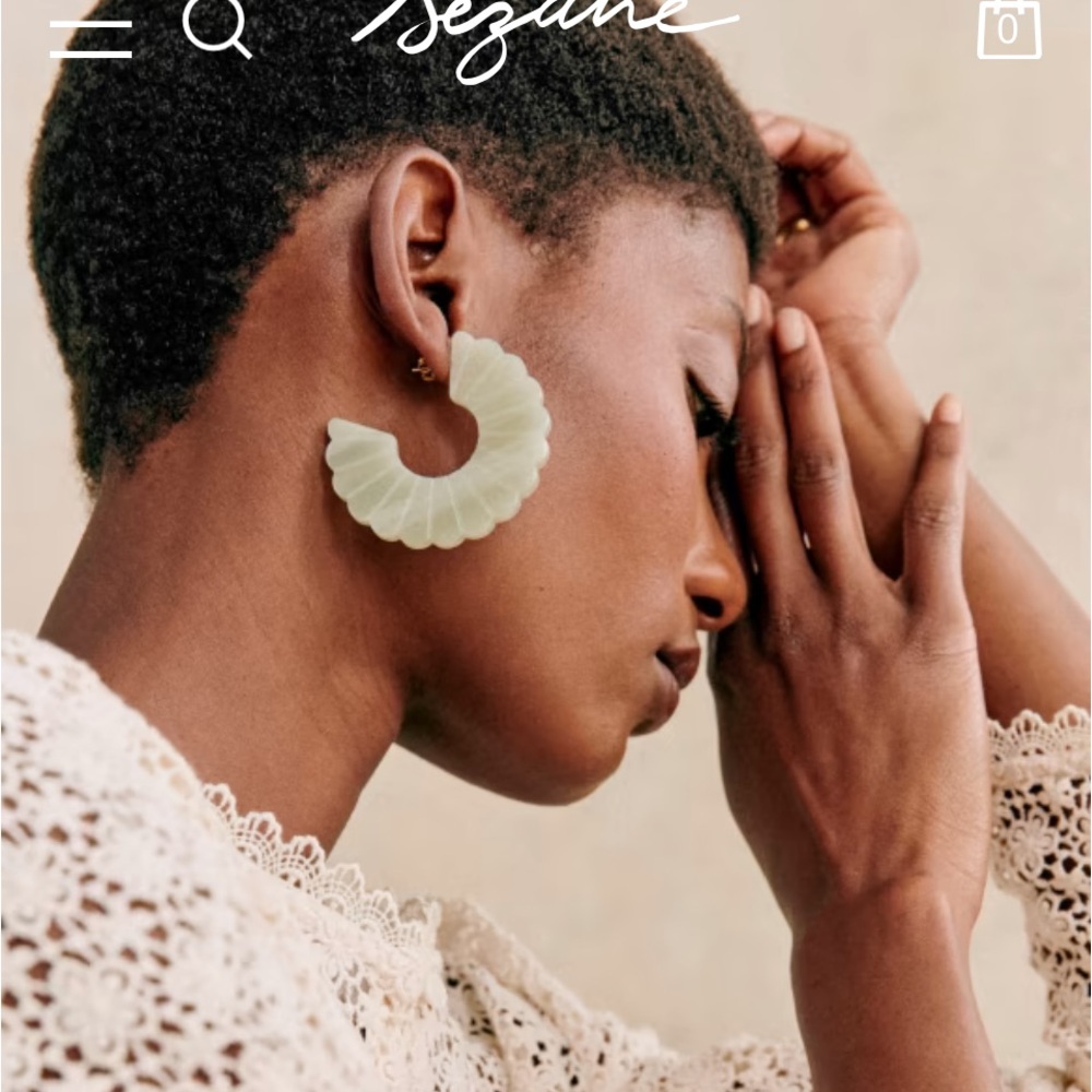 Sezane Sandy Earring (Scalloped Hoops)
